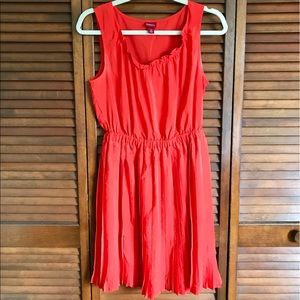 Orange sleeveless scoop-neck midi dress